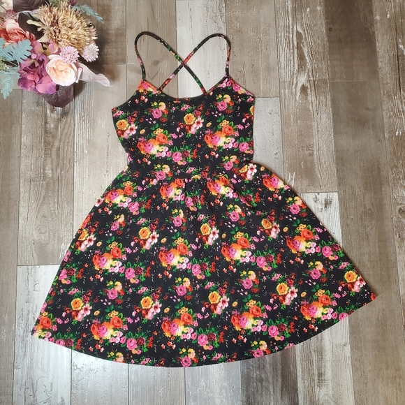 Wet Seal Dresses & Skirts - Wet Seal Black Floral Print Crisscross Back Mini Skater Dress Size Small NWOT